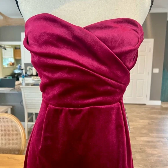 Velvet Sweetheart Neckline Strapless Midi Sheath Dress